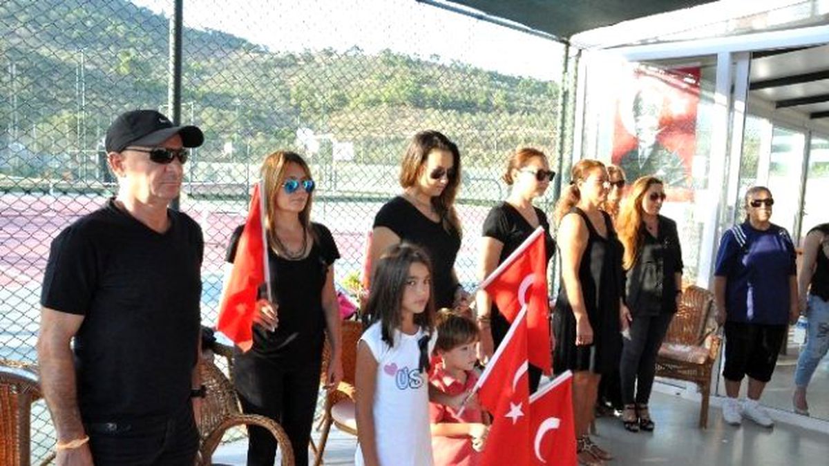 Tenis Turnuvası Şehitlere Adandı