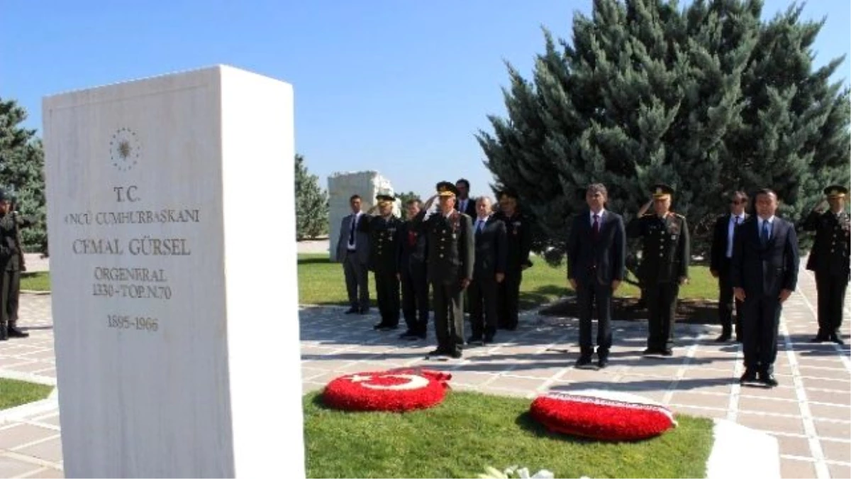 4. Cumhurbaşkanı Gürsel, Kabri Başında Anıldı