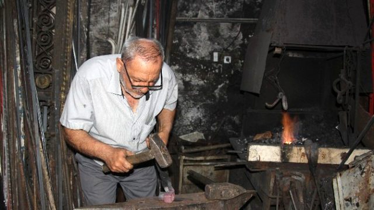Asırlık Demirci Zamana Meydan Okuyor