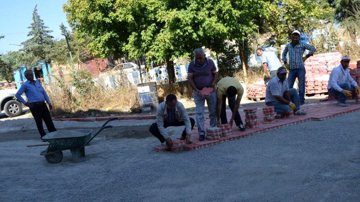 Beşiri\'de Parke Ve Üst Yapı Çalışmaları Sürüyor