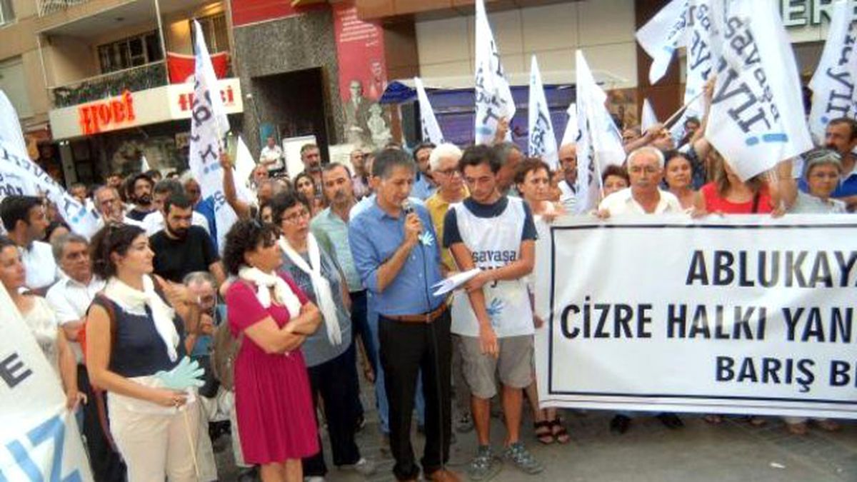 Cizre ve Diğer İlçelerde Uygulanan Sokağa Çıkma Yasakları İzmir\'de Protesto Edildi