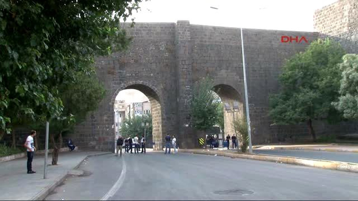 Sur İlçesinde Sokağa Çıkma Yasağı Devam Ediyor