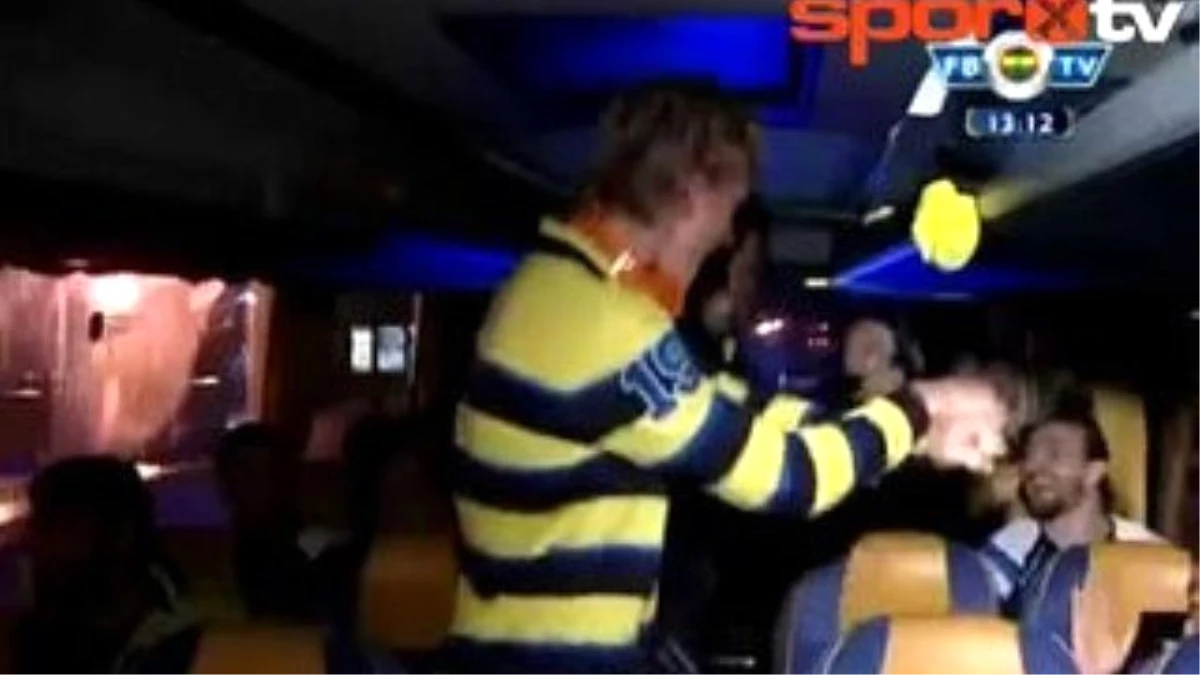 Fenerbahçe Otobüsünde Gangnam Style Coşkusu