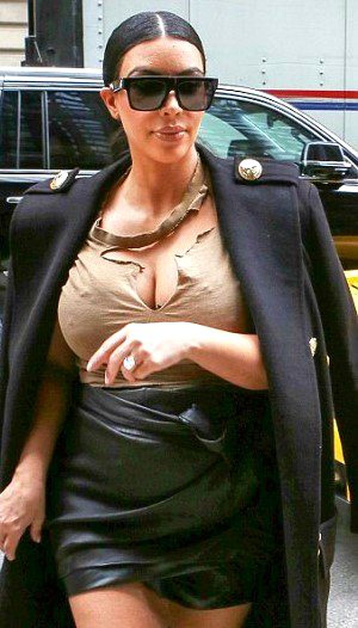 Hamile Kardashian Giydiği Etekle Tepki Topladı