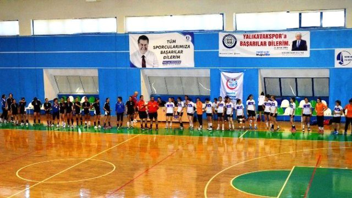 Hentbolcu Kızlar İlk Maçlarını Farklı Kazandı