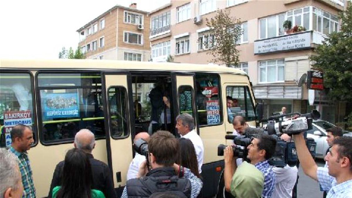 İstanbul\'da Esnaftan Kardeşlik Afişi