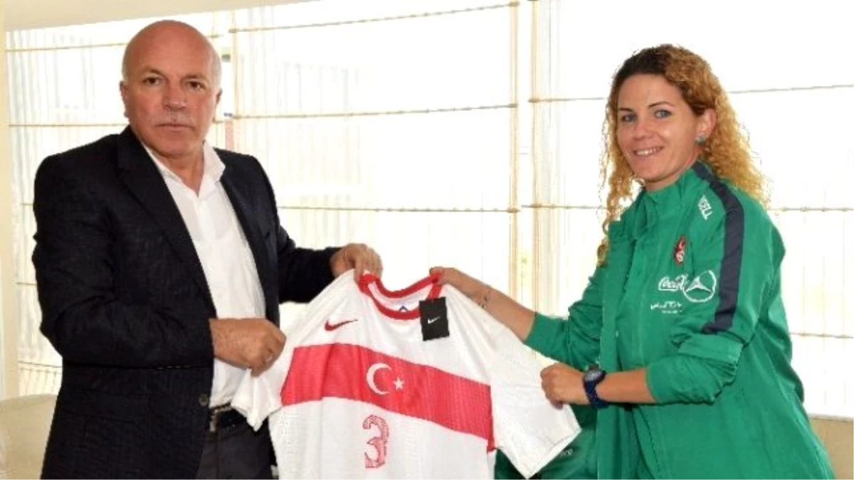 Kadın A Milli Futbol Takımı Yöneticilerinden Sekmen\'e Ziyaret
