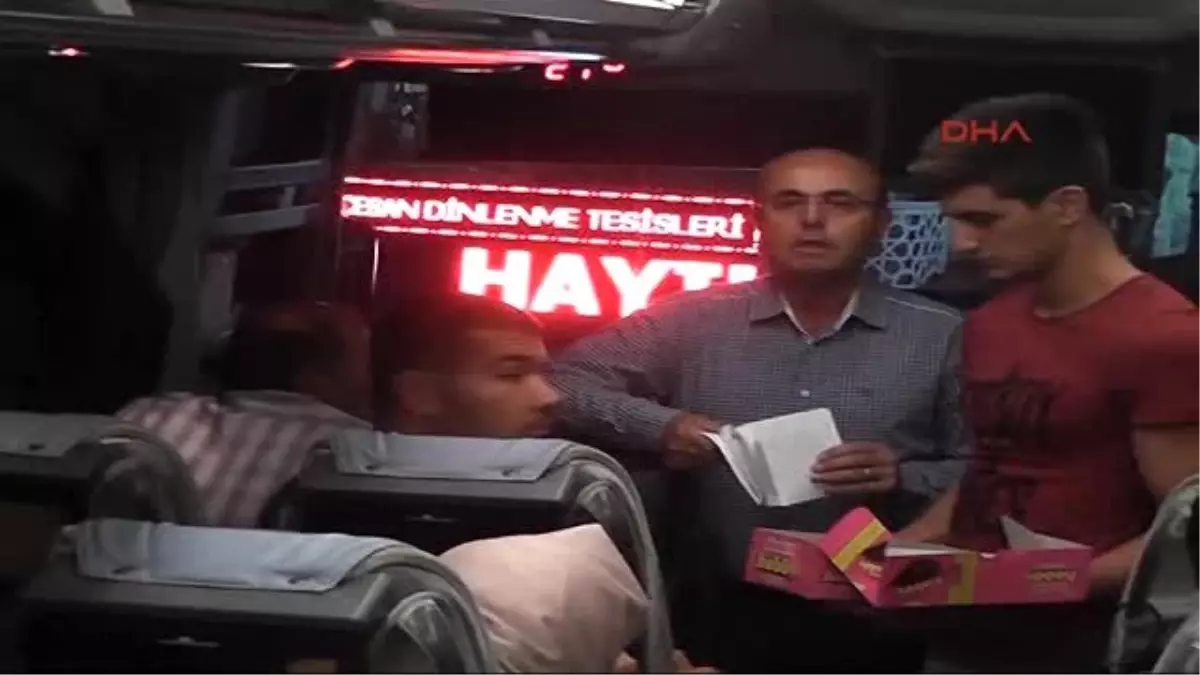 Kırşehir - Doğu ve Güneydoğu\'ya Giden Yolculara Karanfil ve Çikolata