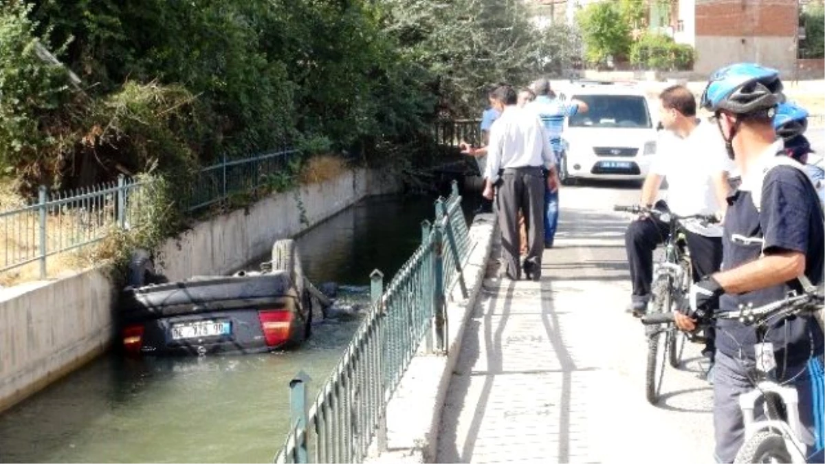 Malatya\'da Otomobil Sulama Kanalına Uçtu: 3 Yaralı