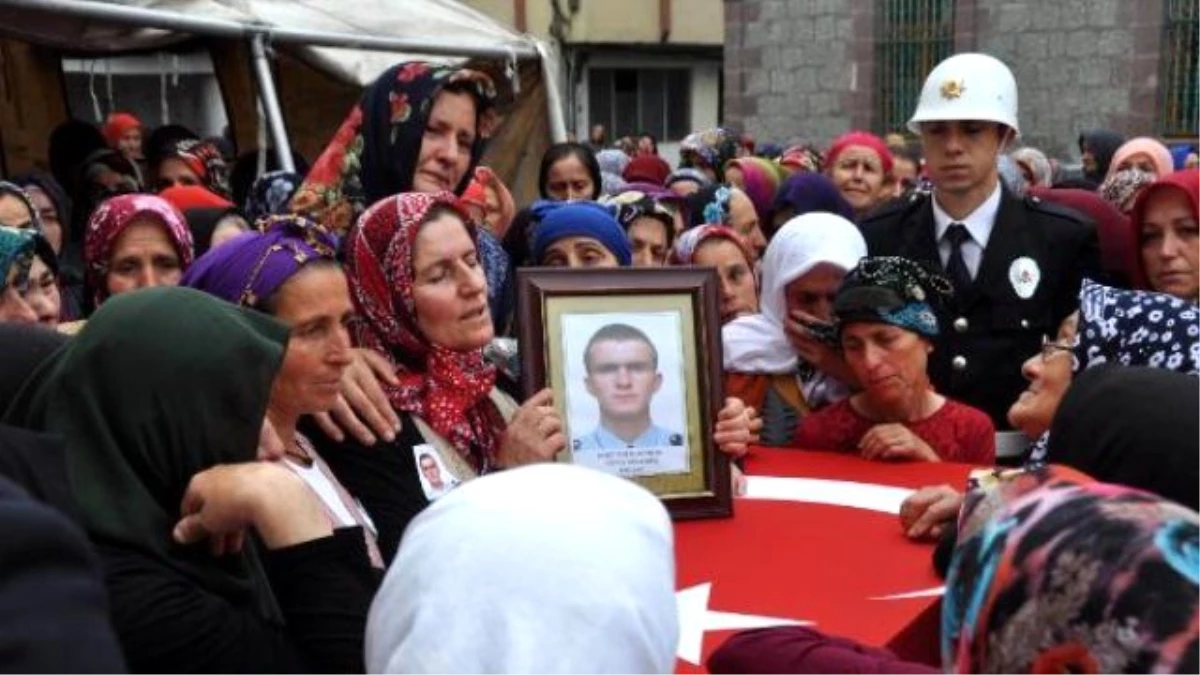Şehit Polis Memuru Trabzon\'da Toprağa Verildi
