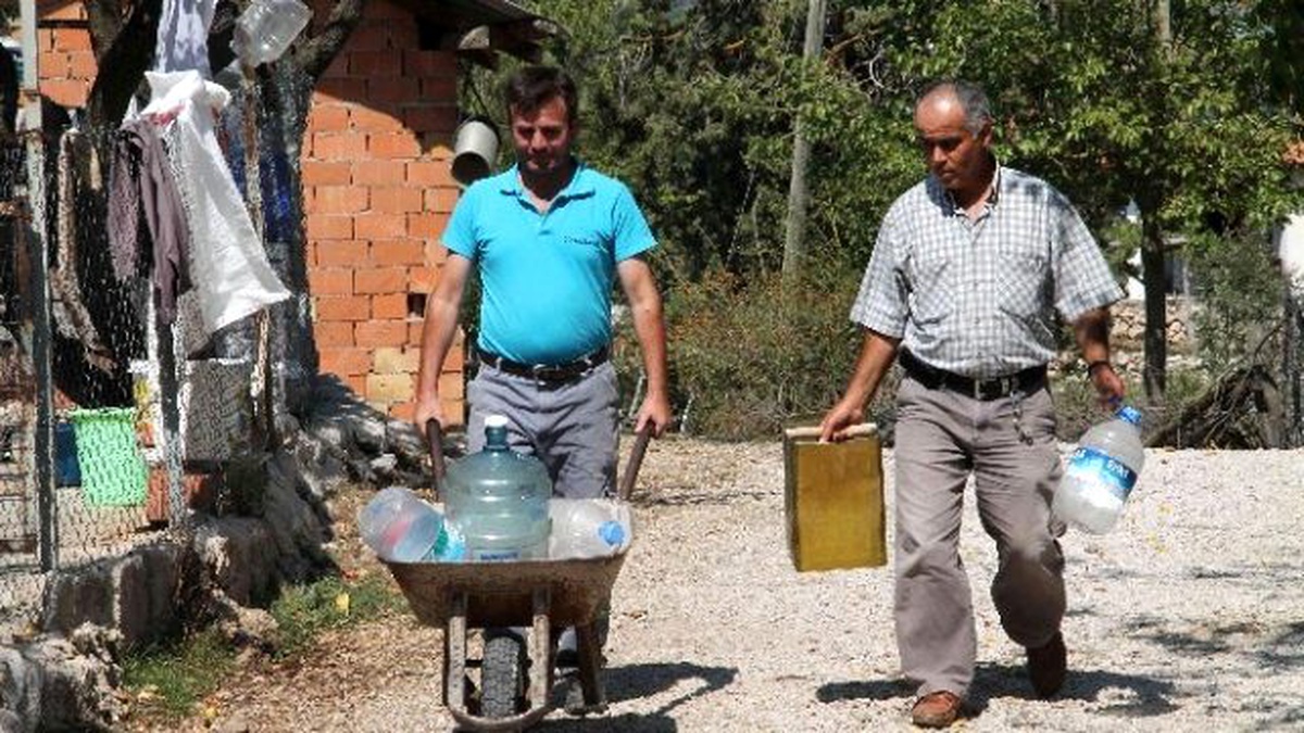 Seydikemer\'de Mahalle Sakinlerinin Su Çilesi