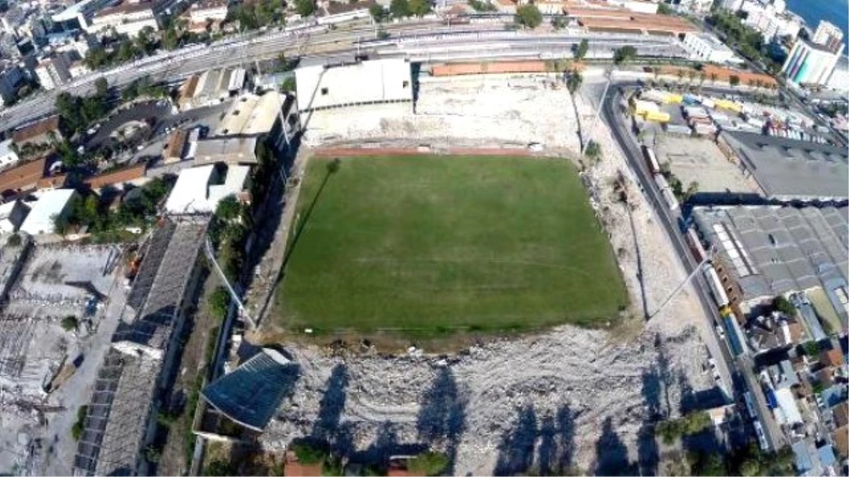 Tarihi Alsancak Stadı Yıkıldı, Adı Yön Levhalarında Kaldı