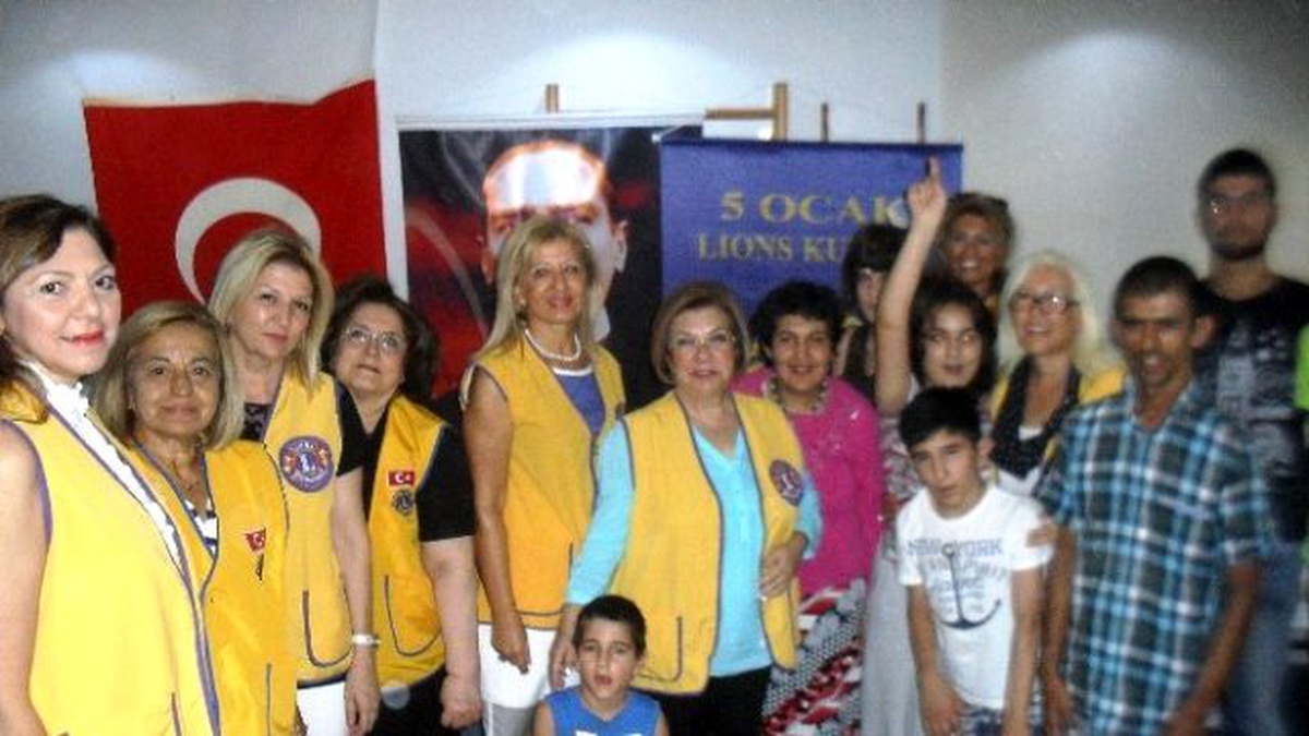 5 Ocak Lions Kulübü\'nden Engelli Öğrencilere Kitap-kırtasiye Yardımı