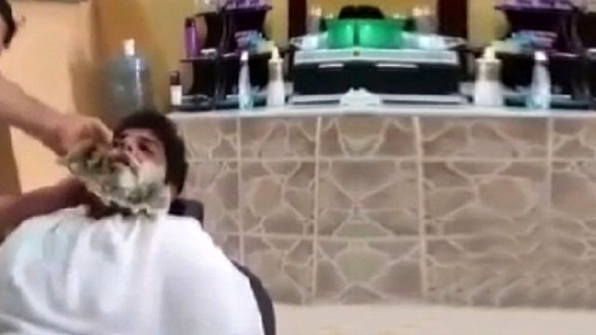 Ağdayla Sakal Tıraşı Olan Adam Fenomen Oldu