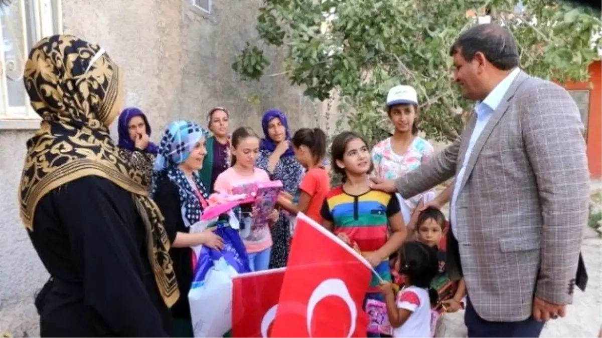 Akçakale Belediyesi Yetim ve Öksüz Çocukları Unutmadı