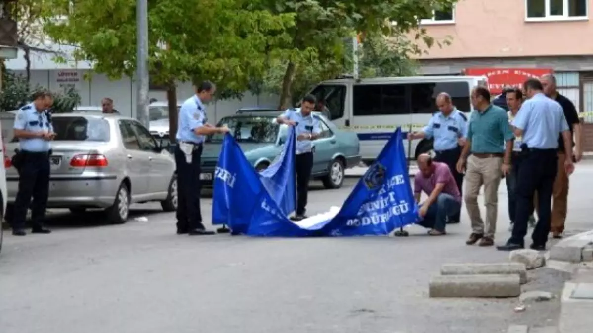 Belediye İşçisi Evinin Önünde Pompalı Tüfekle Vurularak Öldürüldü