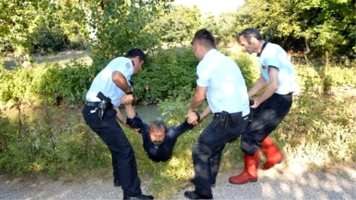 Boğulmaktan Polis Kurtardı