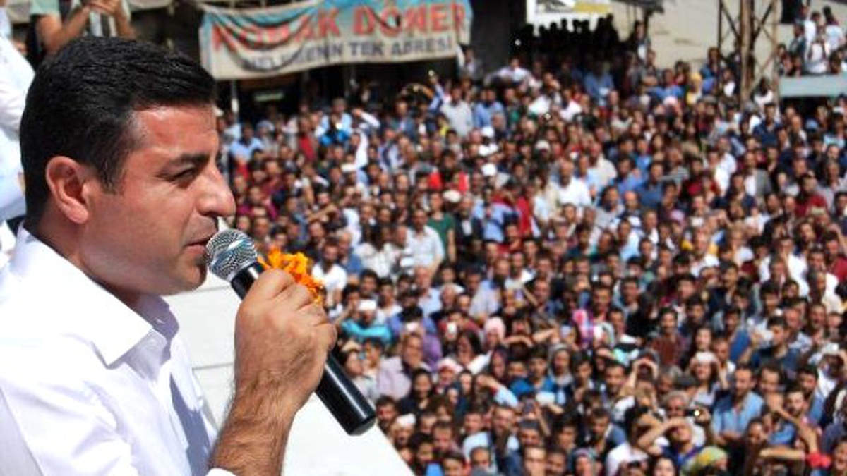 Demirtaş\'tan TOBB\'a \'Bayrak Yürüyüşü\' Tepkisi