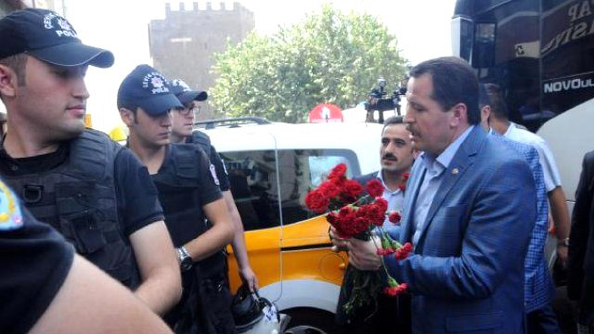Diyarbakır\'da 565 Sivil Toplum Örgütü PKK\'ya Silah Bırak Çağrısı Yaptı