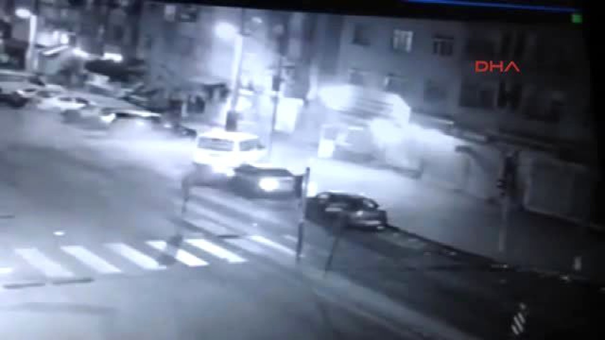 Diyarbakır Polise Atılmak İstennen Roket Kahvehaneye İsabet Etti: 3 Yaralı