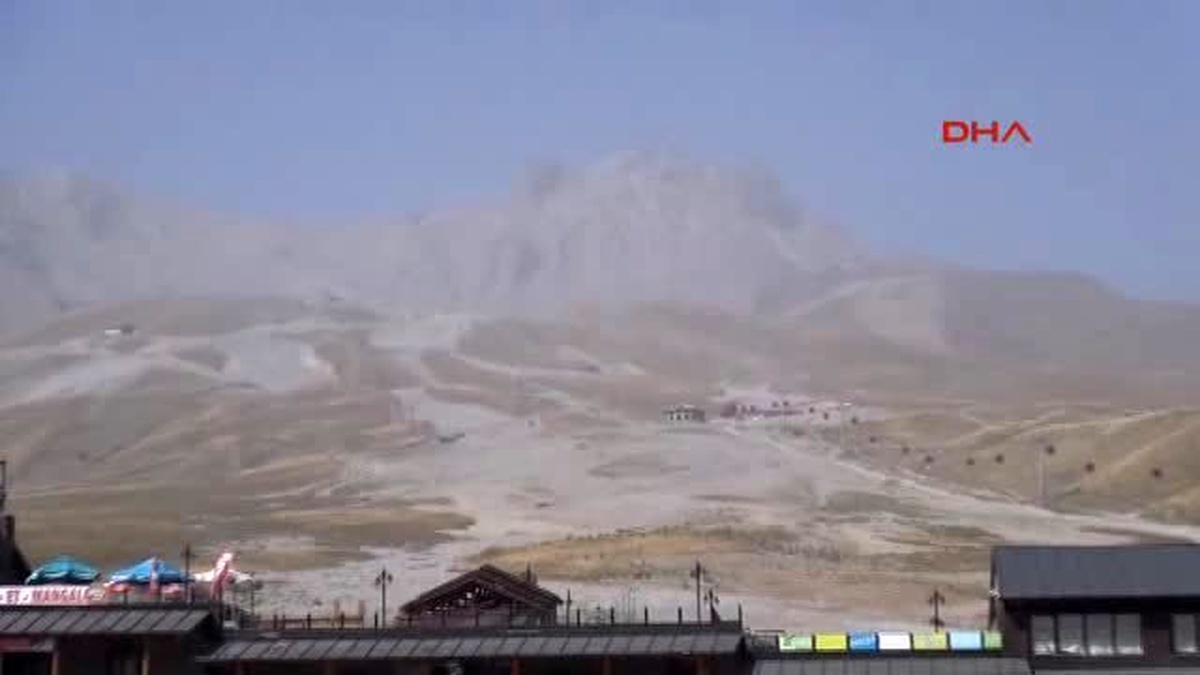 Eylül Ayındaki Sıcak, Erciyes\'in Zirvesindeki Karı Eritti