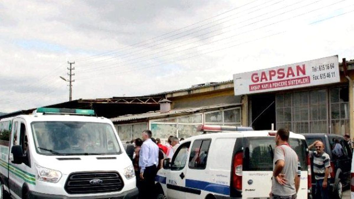 İş Adamı Bürosunda Kendisini Astı