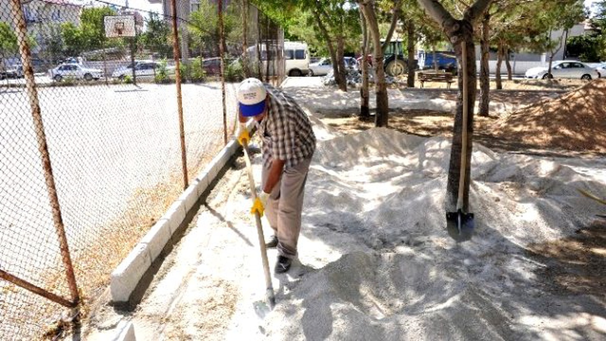 Karaman Belediyesinin Park Düzenleme Çalışmaları Sürüyor