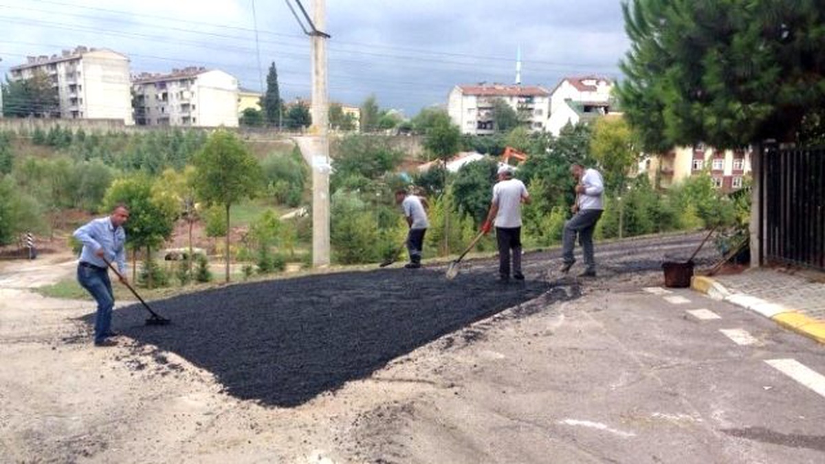 Körfez\'de Asfalt Yama Çalışmaları Sürüyor