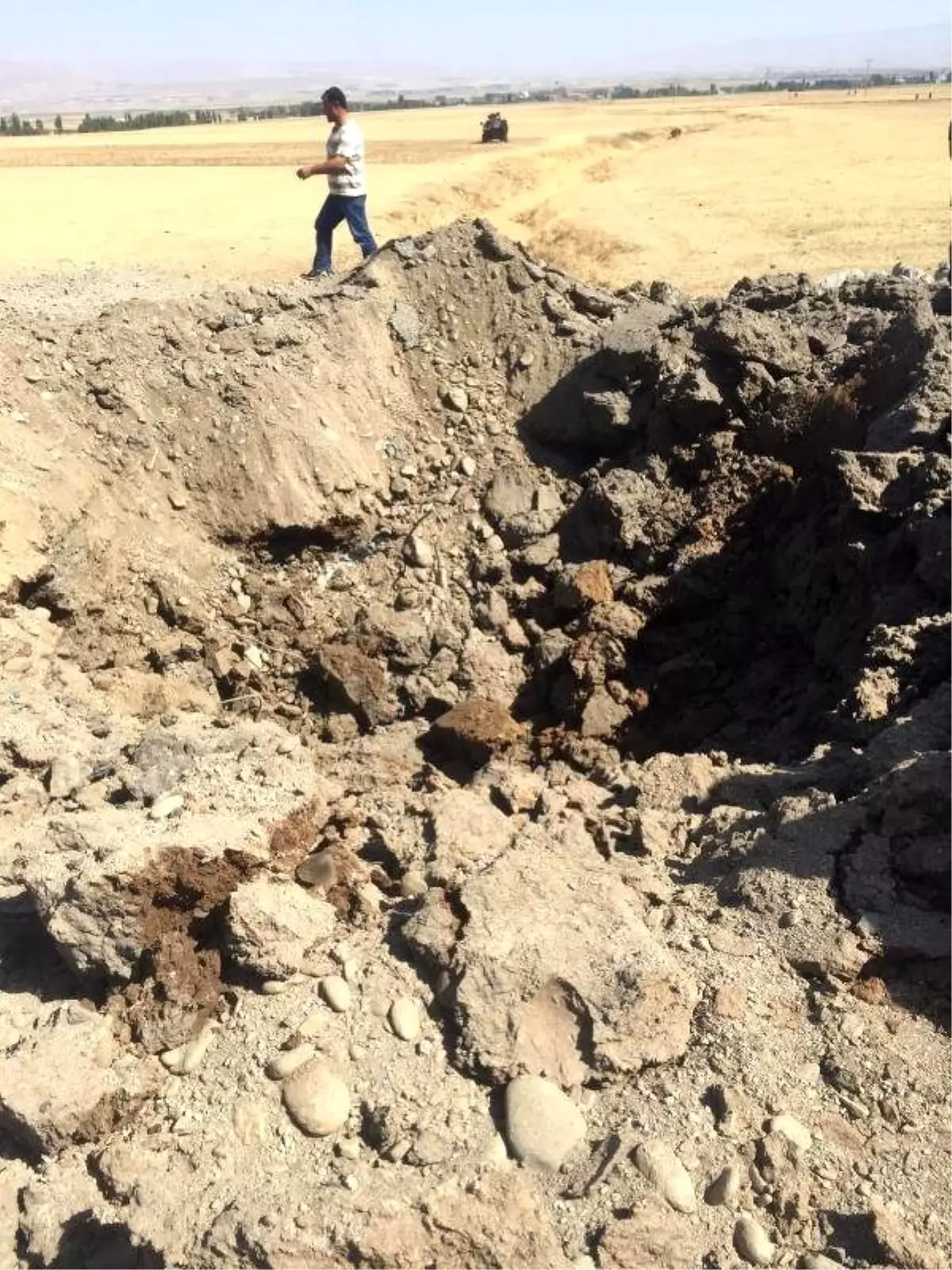 Muş\'ta Askeri Araca Bombalı Saldırı: 12 Asker Yaralandı