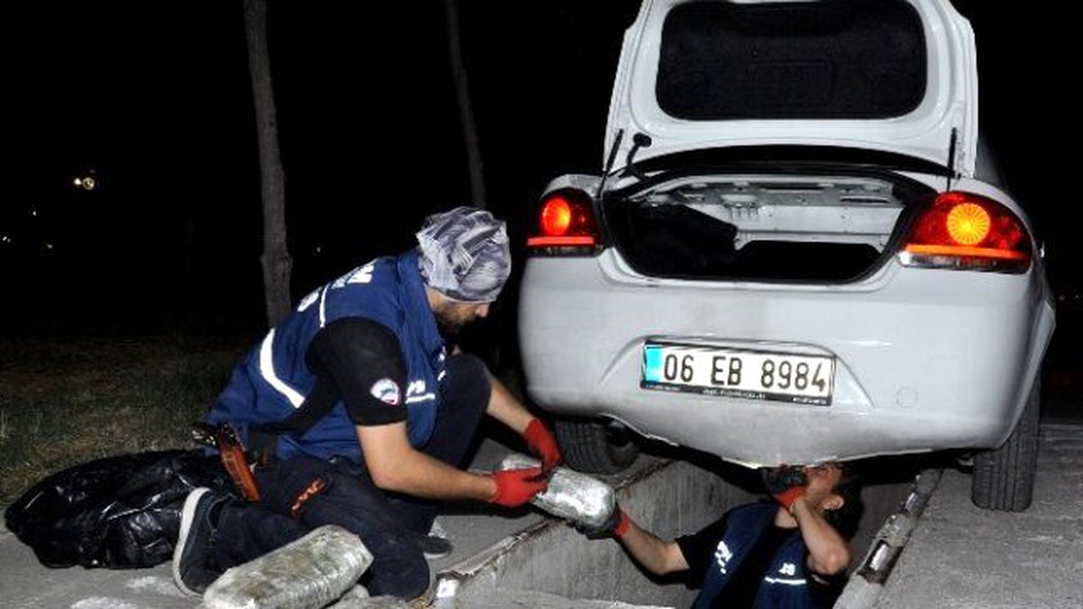 Otomobilin Tamponlarından Esrar Çıktı