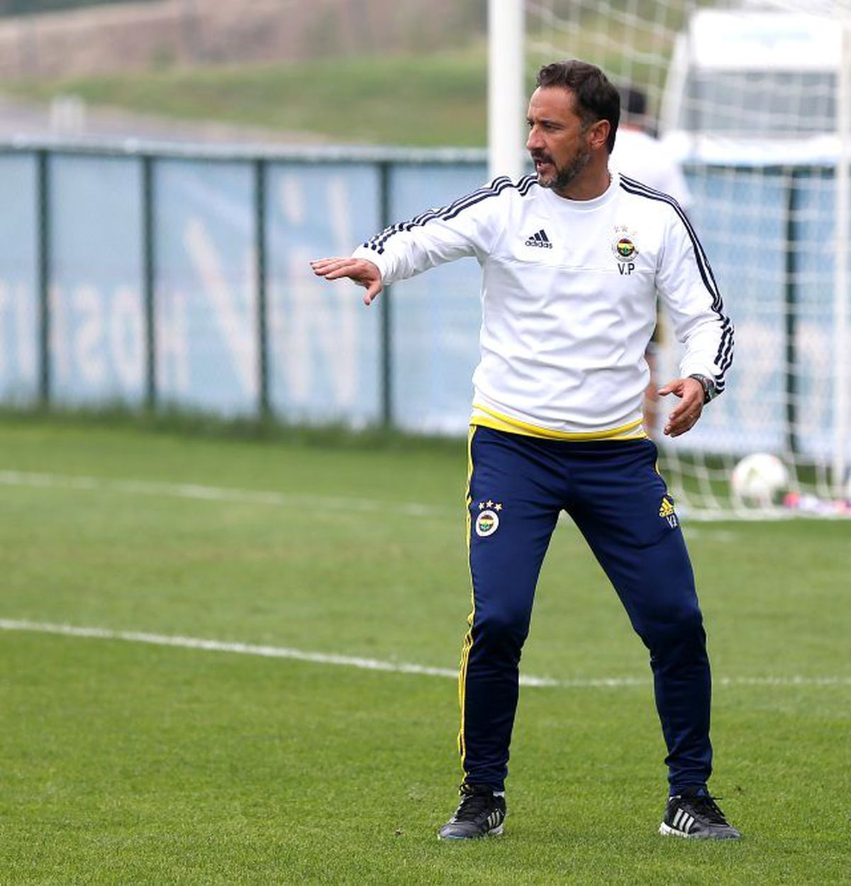 Pereira'dan Volkan'a: Böyle Oyna Forma Senin