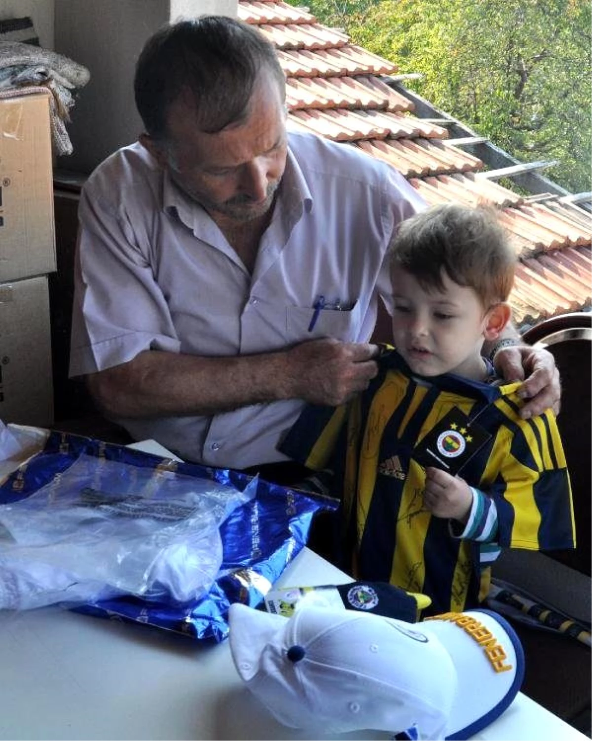 Şehit Polisin Yeğenine İmzalı Fenerbahçe Forması