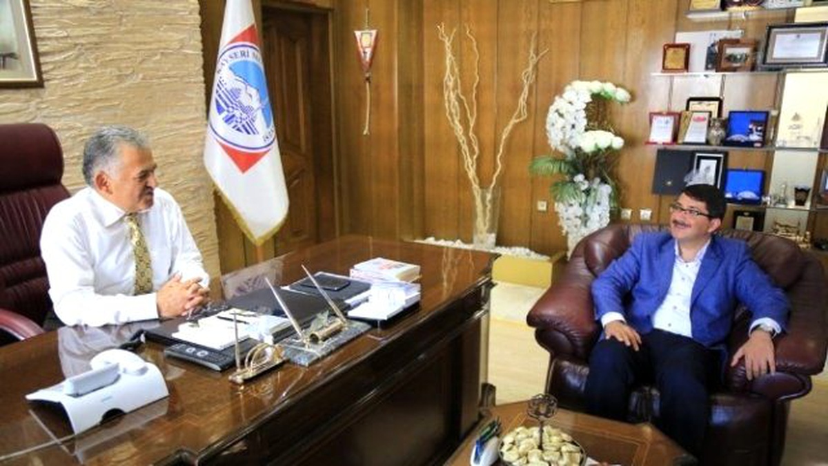 Şehzadeler Belediye Başkanı Ömer Faruk Çelik\'in Örnek ve Referans Melikgazi Belediyesi Ziyareti