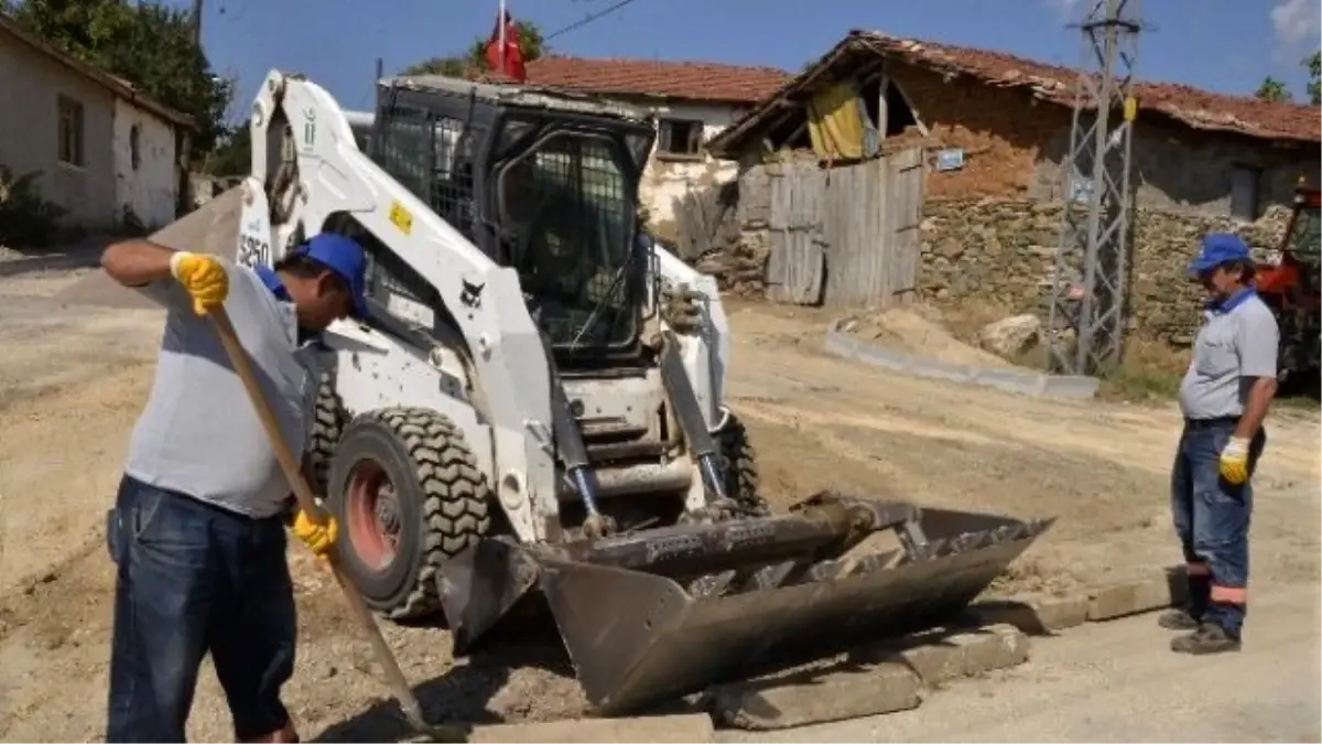 Tepebaşı Fen İşleri Ekiplerinin Kırsalda Yoğun Mesaisi