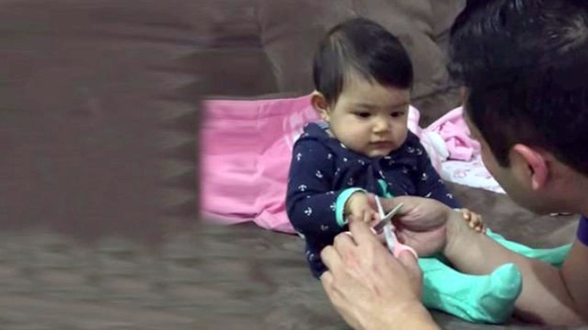 Tırnakları Kesilirken Yalandan Ağlayan Bebek Güldürüyor