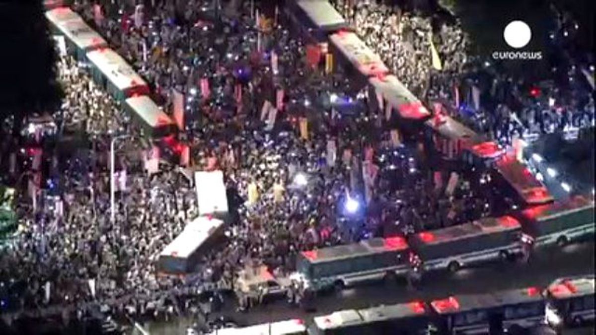 Tokyo\'da Hükümet Protestosu