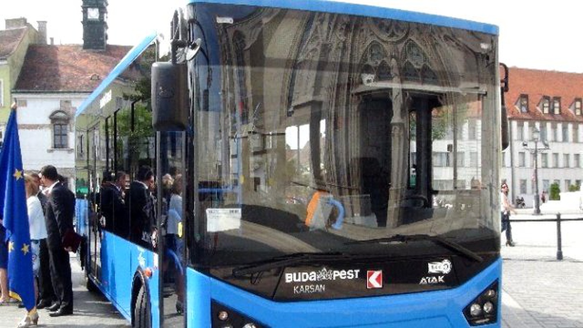 Türk Otobüsü Atak Budin Kalesi\'ni Yeniden Fethetti