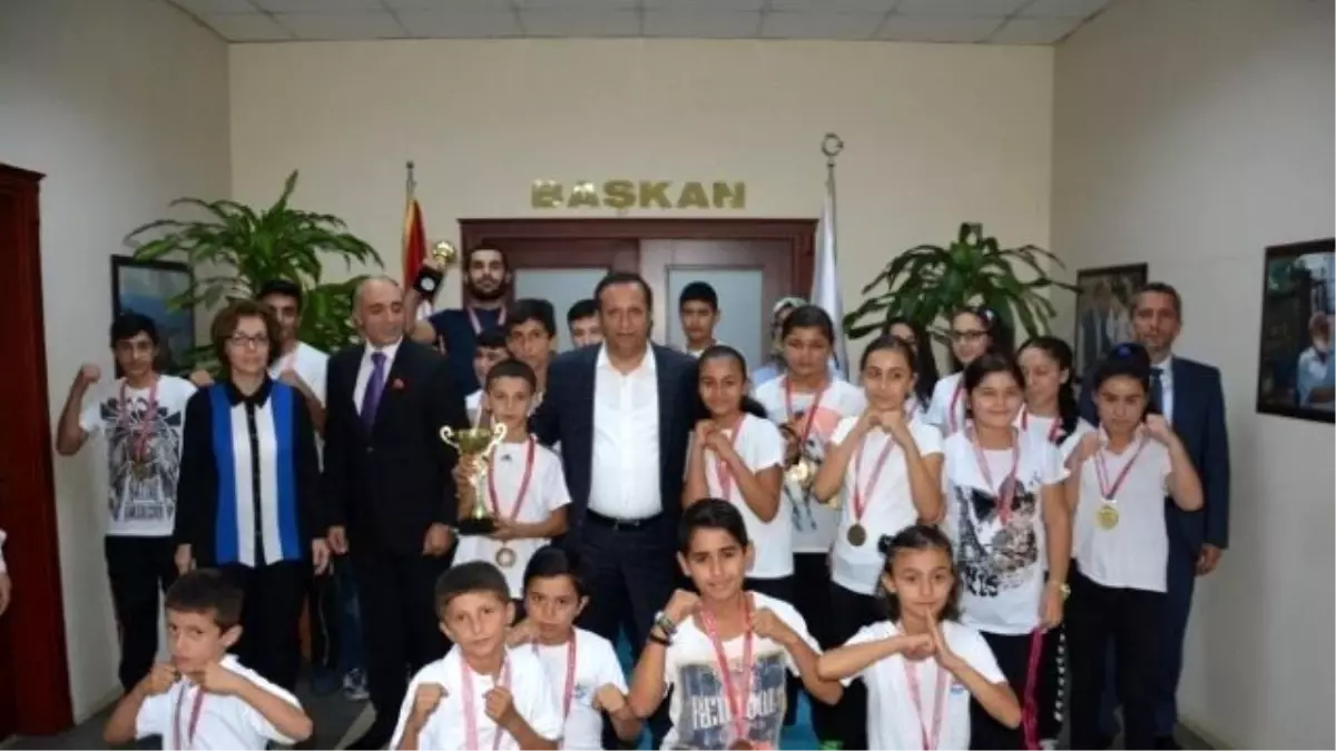 Başkan Toltar Başarılı Sporcuları Ödüllendirdi