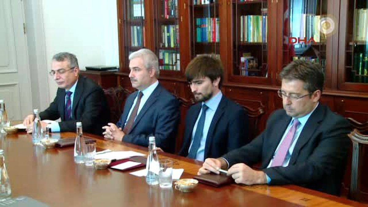 Davutoğlu Başkanlığında Mültecilerle İlgili Toplantı Yapıldı