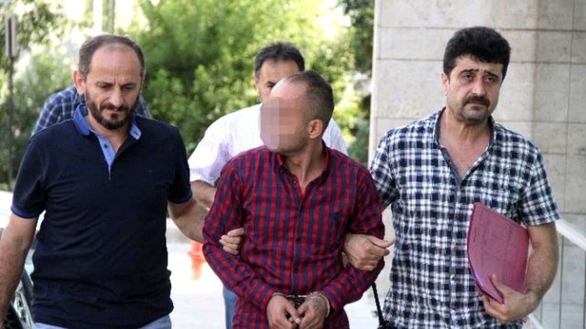 Otobüs Şoförü Aracına Aldığı Genci Bıçakladı