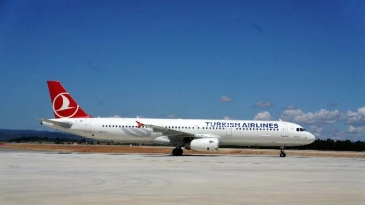 Kastamonu Uçağı Samsun Çarşamba Havaalanı\'na Zorunlu İniş Yaptı