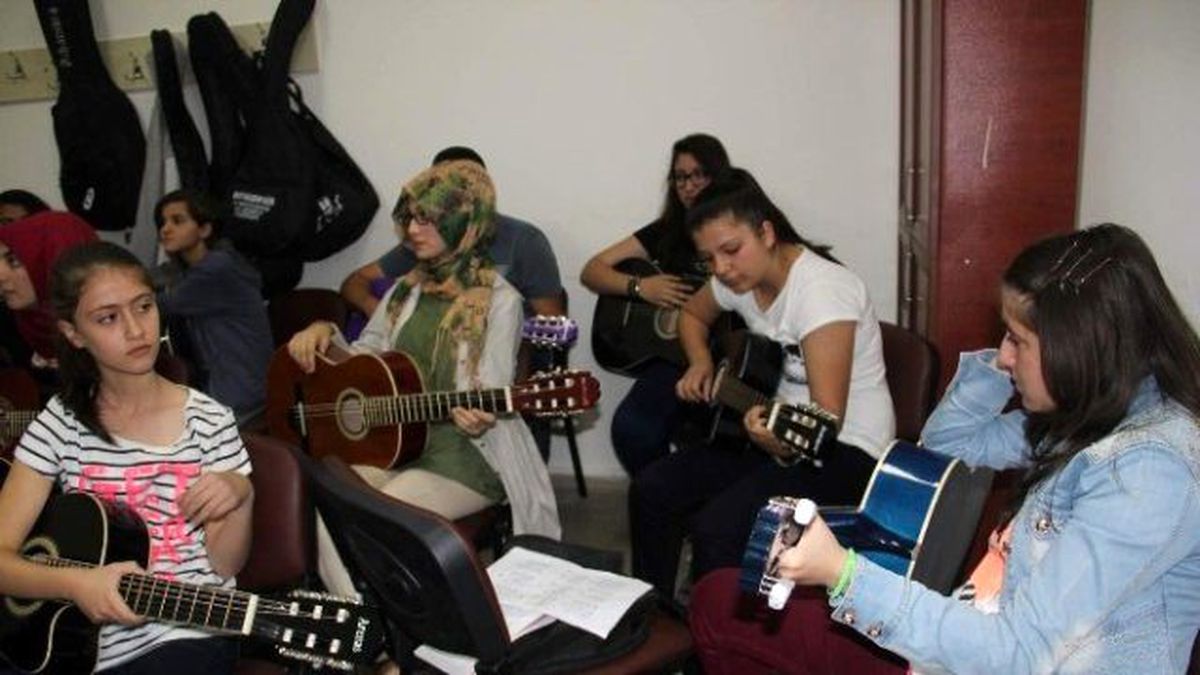 Nevşehir\'de Gitar Eğitimi Büyük İlgi Görüyor