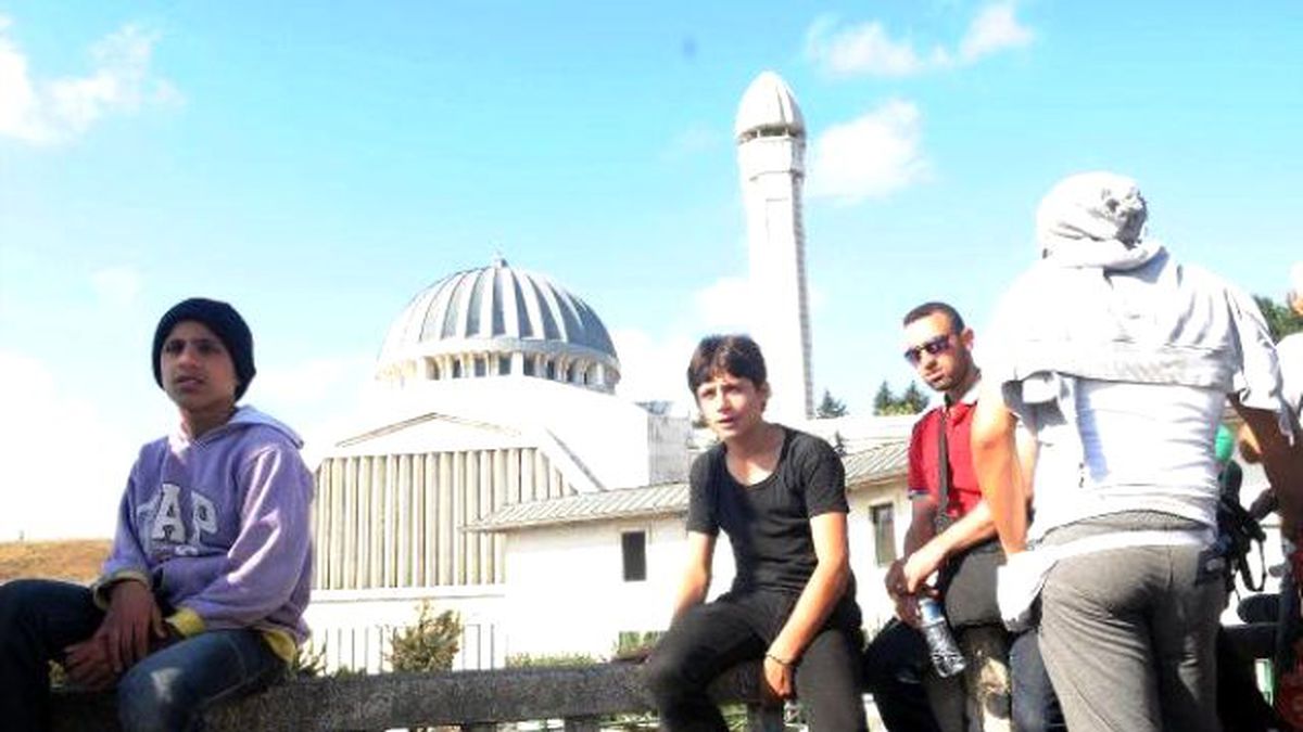 Otogar\'daki Sığınmacılar, "Yeni Hayat İçin Lütfen Geçişimize İzin Verin"