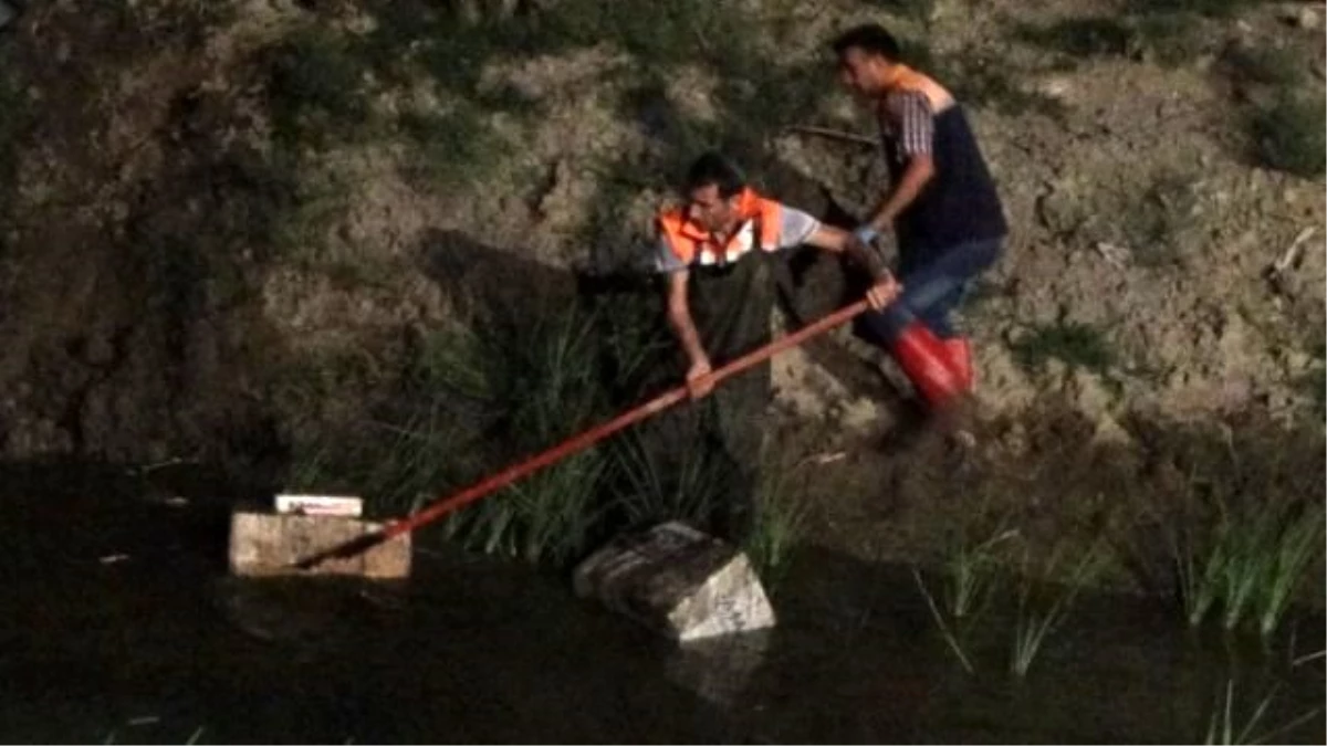 Polisten Kaçarken Kaçak Sigara Dolu Aracıyla Kanala Uçtu