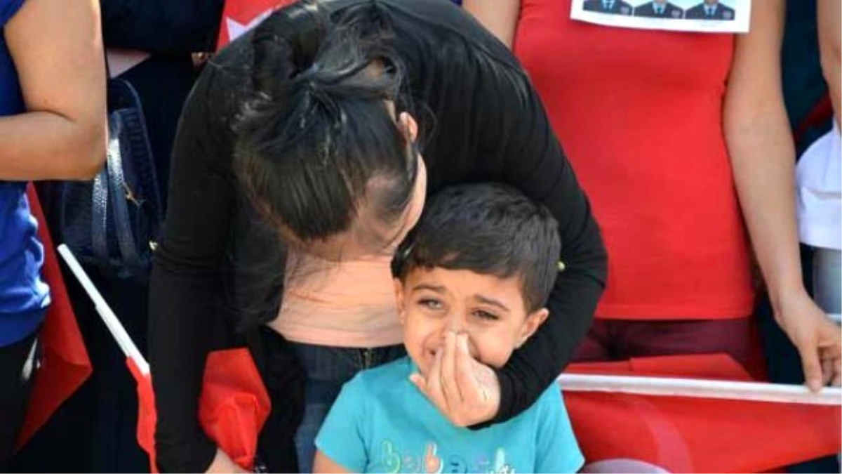 Şehit Çocuğunun Gözyaşları Görenleri Kahretti
