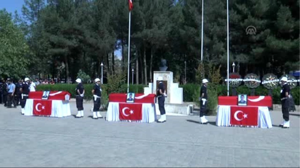 Şehit Komiser İzgi ile Polis Memurları Uludağ ve Arslan İçin Tören (2)