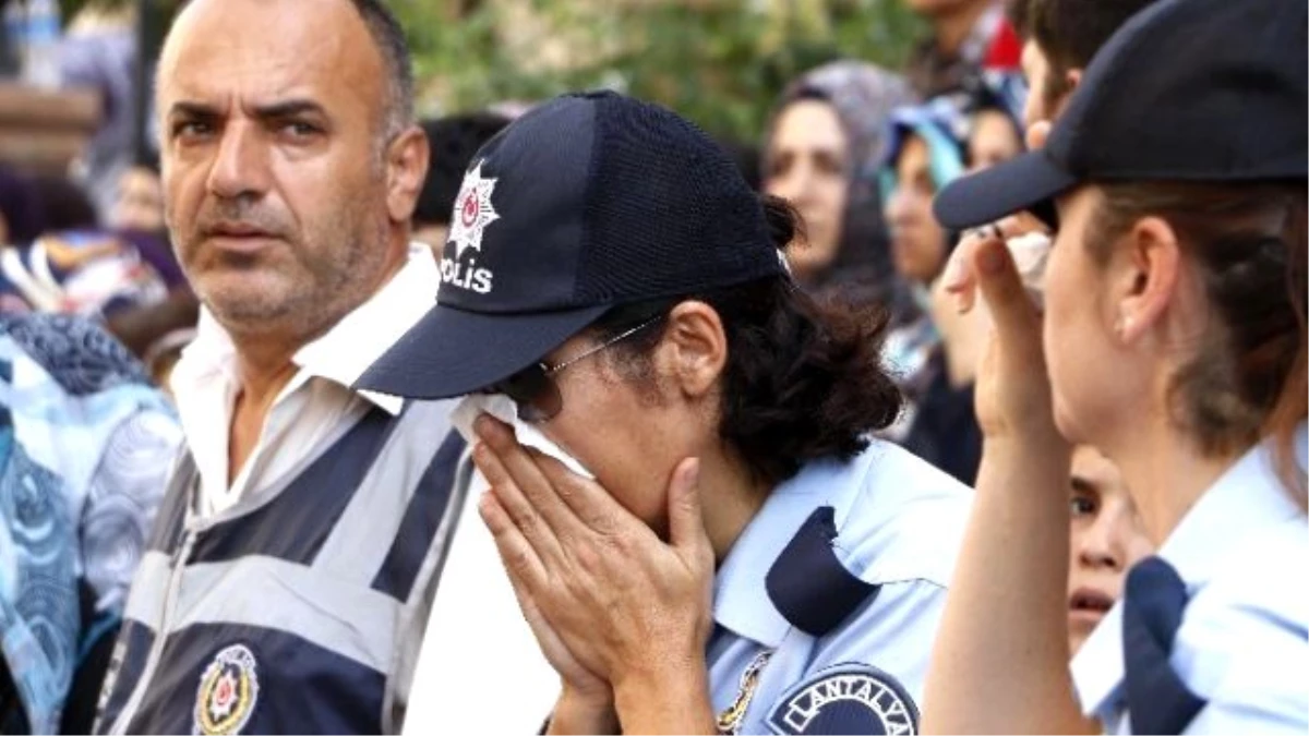 Şehit Polis Gül Suyu ve Dualarla Son Yolculuğuna Uğurlandı