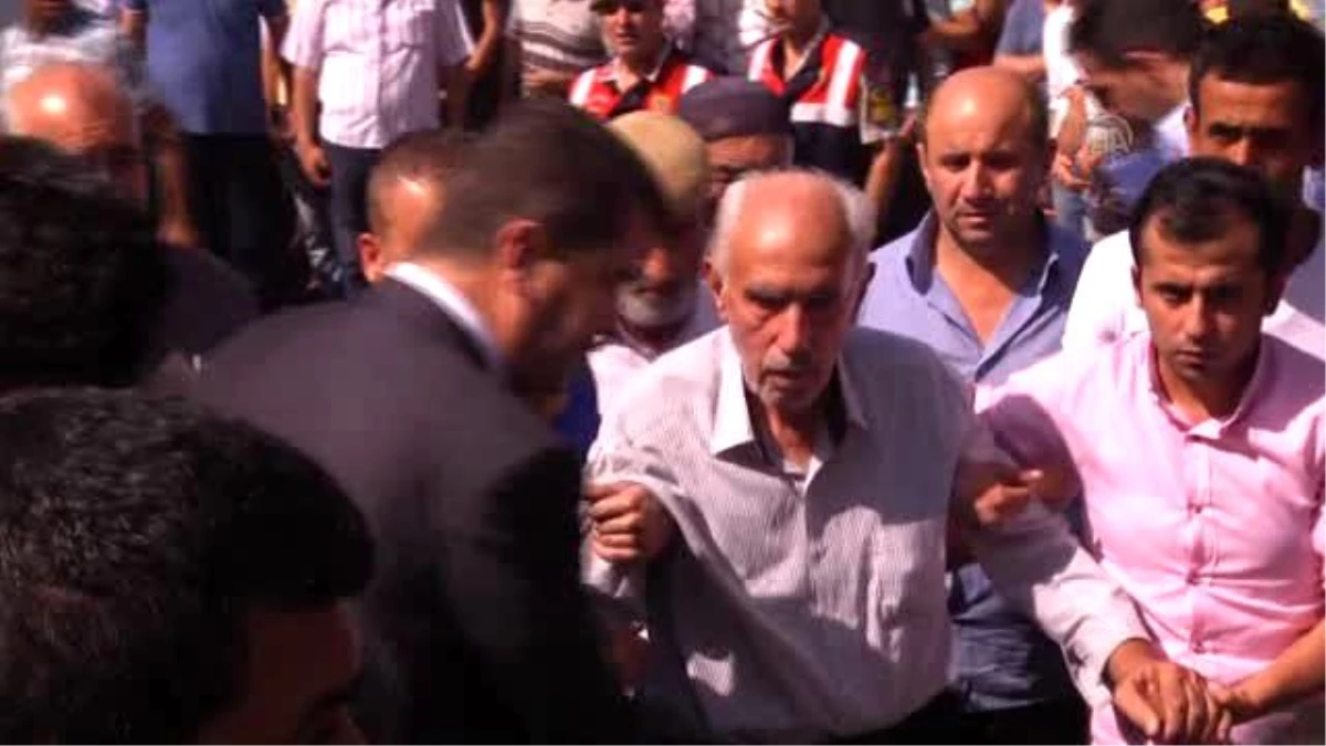 Şehit Polis Memuru Mehmet Tuhal\'ın Cenazesi