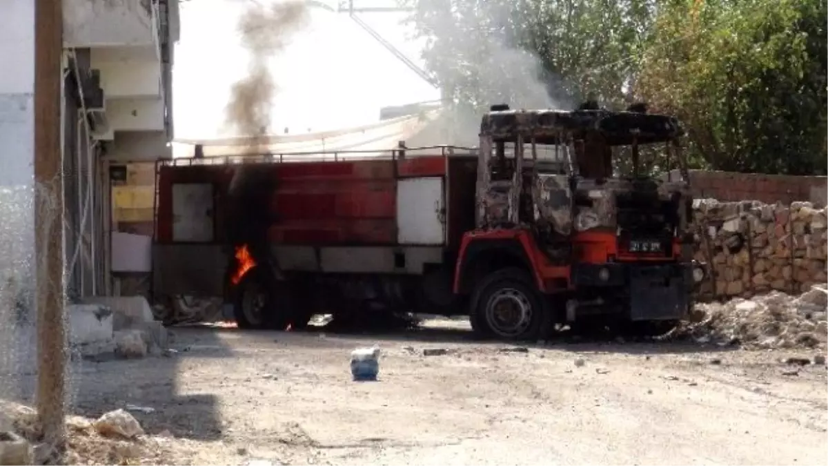 Silvan\'da Teröristler İtfaiye Aracını Yaktı Bomba Tuzakladı