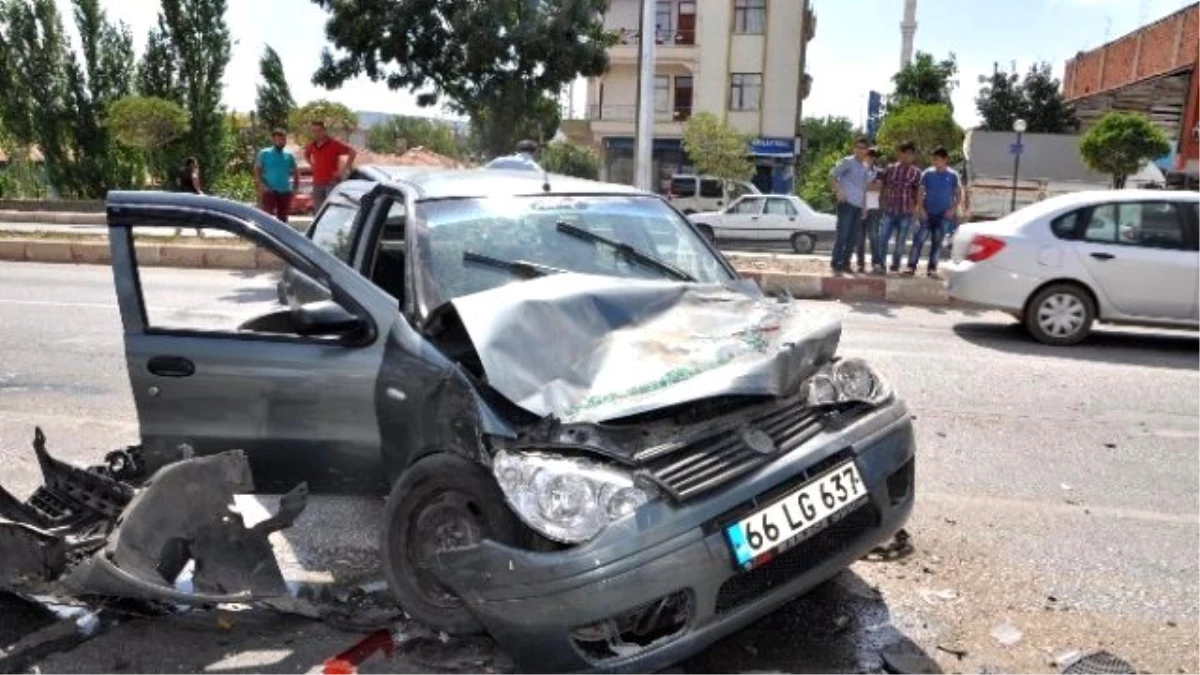 Sorgun\'da Zincirleme Trafik Kazası: 4 Yaralı